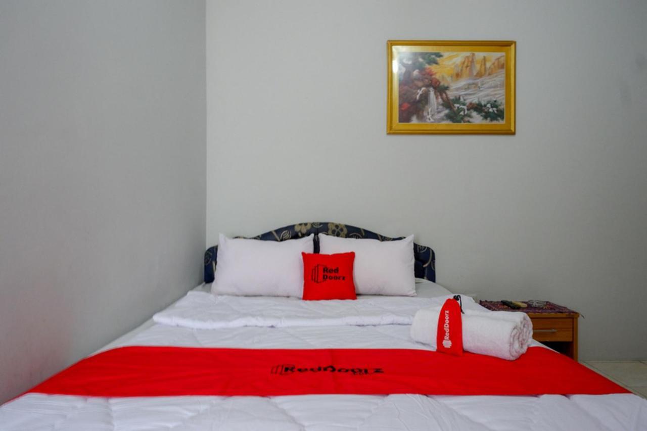 Reddoorz @ Hotel Aulia Majene Exterior photo