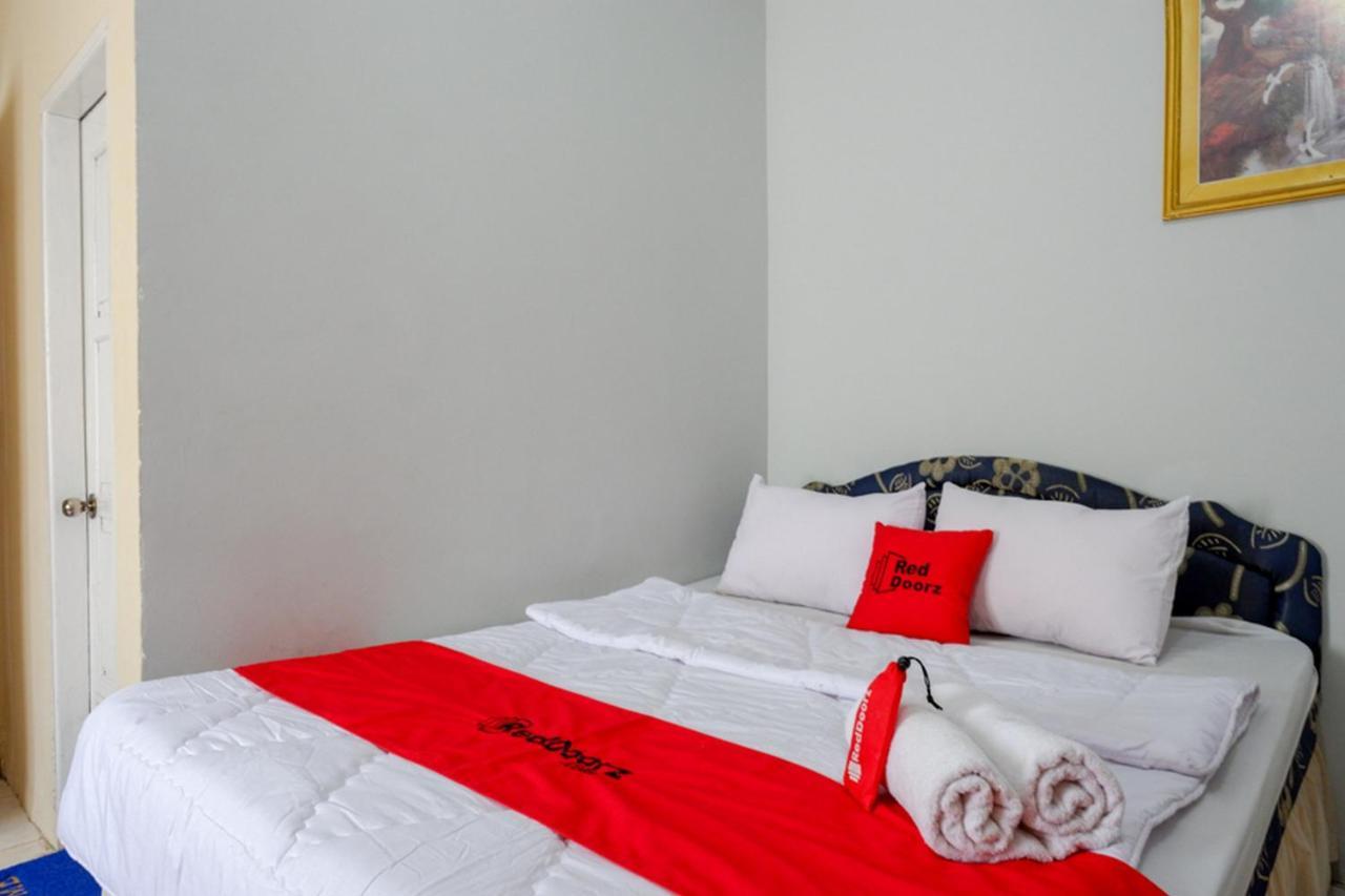 Reddoorz @ Hotel Aulia Majene Exterior photo